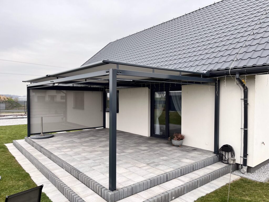 Rolety dachowe Veranda z roletą boczną Screen ZIP