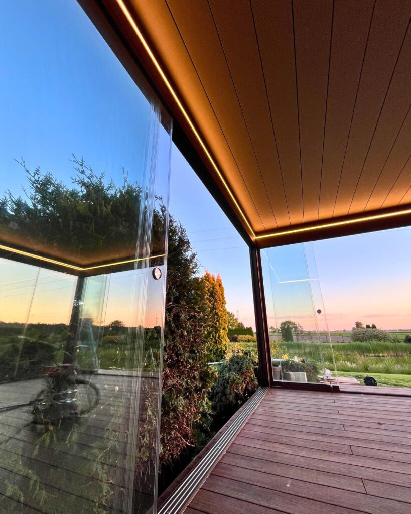 pergola z dachem regulowanym