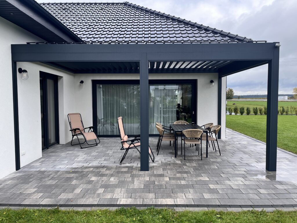 Pergola z regulowanym dachem