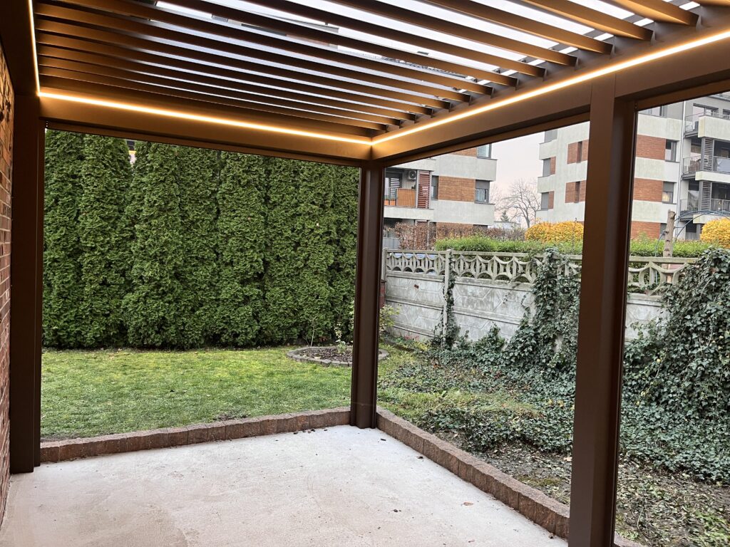 Pergola lamelowa z oświetleniem LED